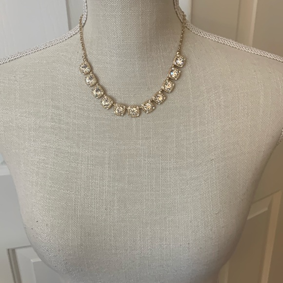 NWOT Beautiful Statement Necklace! Has 11 Rhinestones Surrounded in Gold Tone - Picture 8 of 17